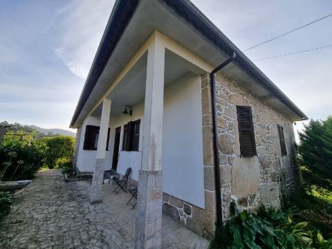 Quinta com 3 moradias, 5 minutos de Valença