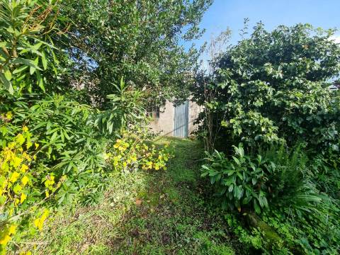 Quinta com 3 moradias, 5 minutos de Valença