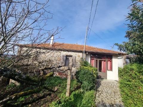 Quinta com 3 moradias, 5 minutos de Valença