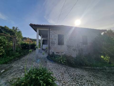 Quinta com 3 moradias, 5 minutos de Valença