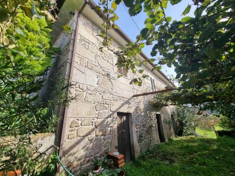 Quinta com 3 moradias, 5 minutos de Valença