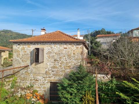 Quinta com 3 moradias, 5 minutos de Valença