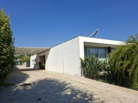 Moradia T4 em Gemieira, com piscina, jardim e vistas espectaculares