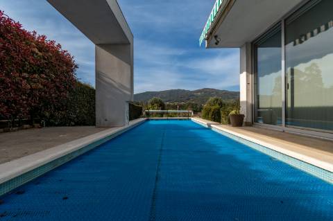 Moradia T4 em Gemieira, com piscina, jardim e vistas espectaculares