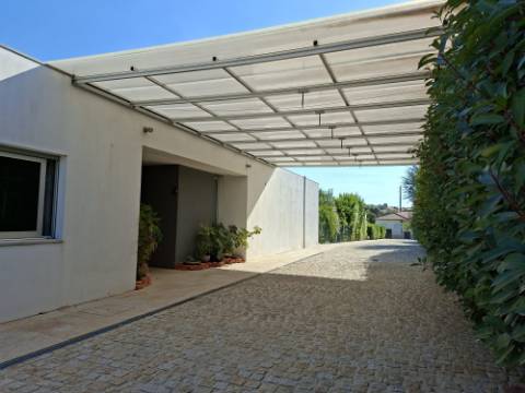 Moradia T4 em Gemieira, com piscina, jardim e vistas espectaculares