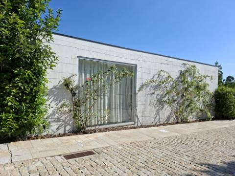 Moradia T4 em Gemieira, com piscina, jardim e vistas espectaculares