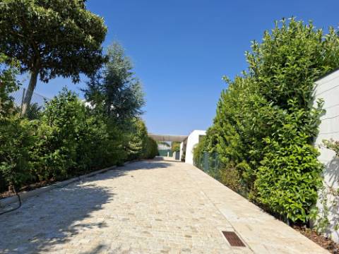 Moradia T4 em Gemieira, com piscina, jardim e vistas espectaculares