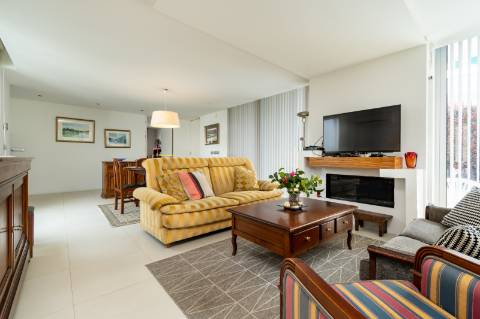 Moradia T4 em Gemieira, com piscina, jardim e vistas espectaculares