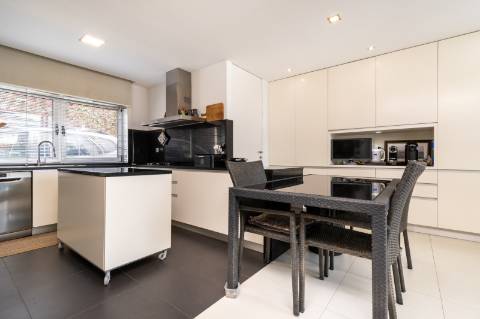 Moradia T4 em Gemieira, com piscina, jardim e vistas espectaculares