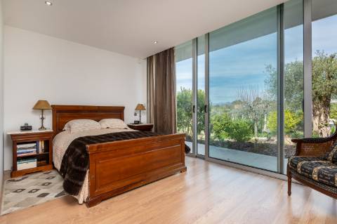 Moradia T4 em Gemieira, com piscina, jardim e vistas espectaculares