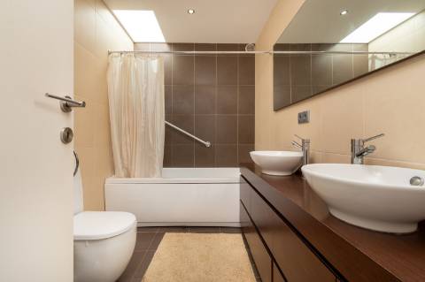 Moradia T4 em Gemieira, com piscina, jardim e vistas espectaculares