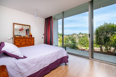 Moradia T4 em Gemieira, com piscina, jardim e vistas espectaculares