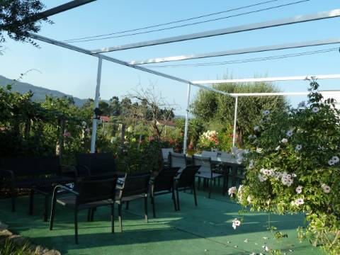 Moradia T4 em Gemieira, com piscina, jardim e vistas espectaculares