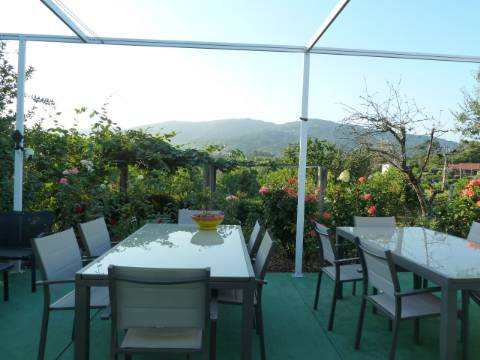 Moradia T4 em Gemieira, com piscina, jardim e vistas espectaculares