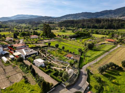 Moradia T4 em Gemieira, com piscina, jardim e vistas espectaculares
