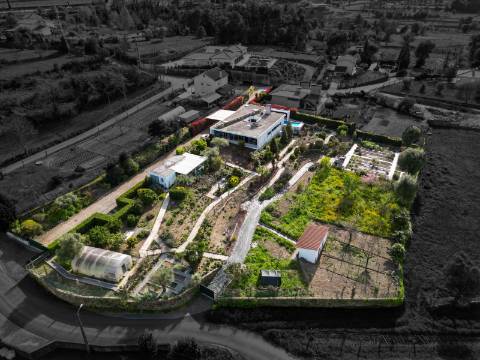 Moradia T4 em Gemieira, com piscina, jardim e vistas espectaculares