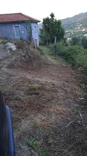 Casa de Aldeia com Terreno em Geraz do Lima