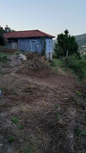 Casa de Aldeia com Terreno em Geraz do Lima