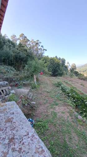 Casa de Aldeia com Terreno em Geraz do Lima