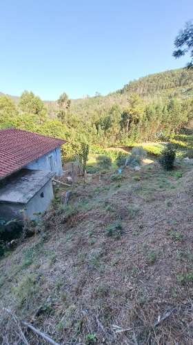Casa de Aldeia com Terreno em Geraz do Lima
