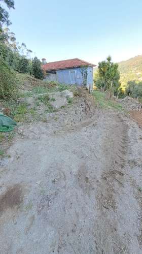Casa de Aldeia com Terreno em Geraz do Lima