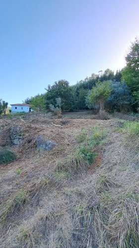 Casa de Aldeia com Terreno em Geraz do Lima