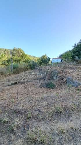 Casa de Aldeia com Terreno em Geraz do Lima