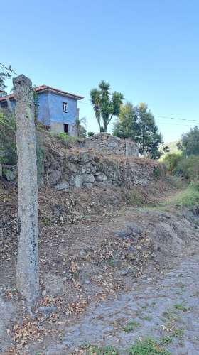 Casa de Aldeia com Terreno em Geraz do Lima