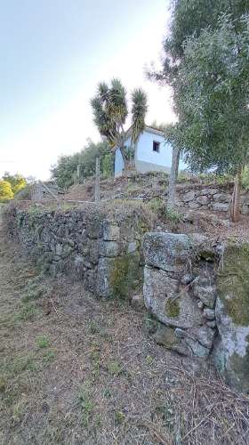Casa de Aldeia com Terreno em Geraz do Lima