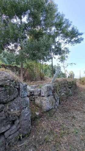 Casa de Aldeia com Terreno em Geraz do Lima