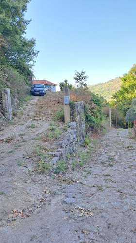 Casa de Aldeia com Terreno em Geraz do Lima