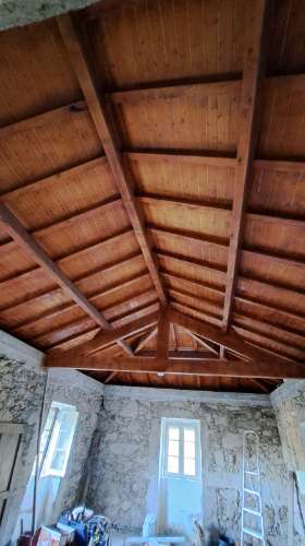 Casa de Aldeia com Terreno em Geraz do Lima