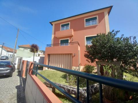 Moradia T5 com 2 salas e escritório de 3 pisos em Vila Praia d'Âncora 5 min a praia