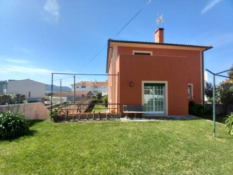 Moradia T5 com 2 salas e escritório de 3 pisos em Vila Praia d'Âncora 5 min a praia