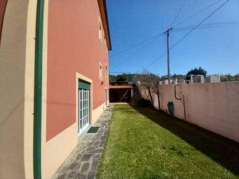 Moradia T5 com 2 salas e escritório de 3 pisos em Vila Praia d'Âncora 5 min a praia