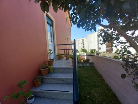 Moradia T5 com 2 salas e escritório de 3 pisos em Vila Praia d'Âncora 5 min a praia