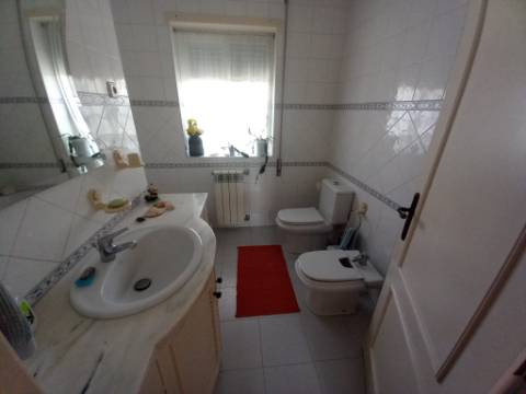 Moradia T5 com 2 salas e escritório de 3 pisos em Vila Praia d'Âncora 5 min a praia