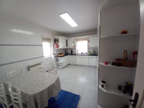 Moradia T5 com 2 salas e escritório de 3 pisos em Vila Praia d'Âncora 5 min a praia