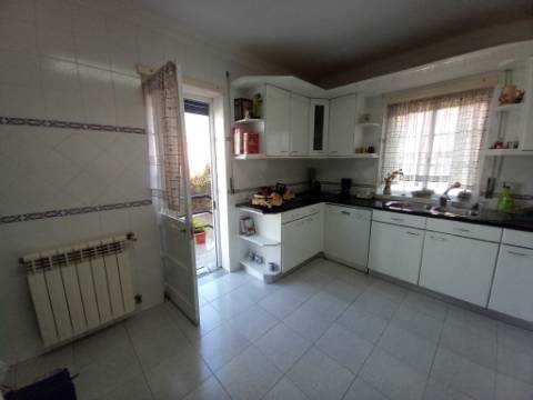 Moradia T5 com 2 salas e escritório de 3 pisos em Vila Praia d'Âncora 5 min a praia