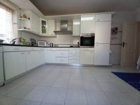 Moradia T5 com 2 salas e escritório de 3 pisos em Vila Praia d'Âncora 5 min a praia