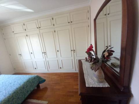 Moradia T5 com 2 salas e escritório de 3 pisos em Vila Praia d'Âncora 5 min a praia