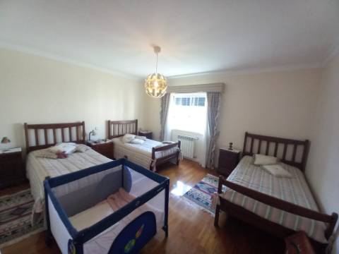 Moradia T5 com 2 salas e escritório de 3 pisos em Vila Praia d'Âncora 5 min a praia