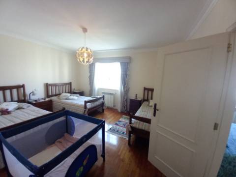 Moradia T5 com 2 salas e escritório de 3 pisos em Vila Praia d'Âncora 5 min a praia