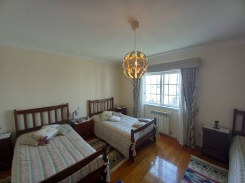 Moradia T5 com 2 salas e escritório de 3 pisos em Vila Praia d'Âncora 5 min a praia