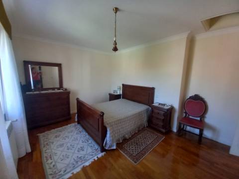 Moradia T5 com 2 salas e escritório de 3 pisos em Vila Praia d'Âncora 5 min a praia