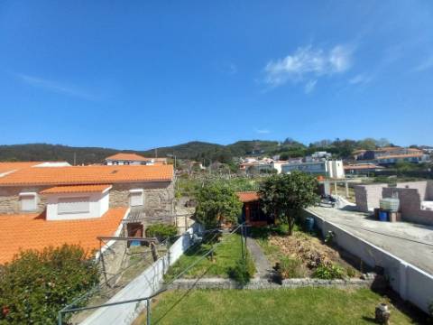 Moradia T5 com 2 salas e escritório de 3 pisos em Vila Praia d'Âncora 5 min a praia