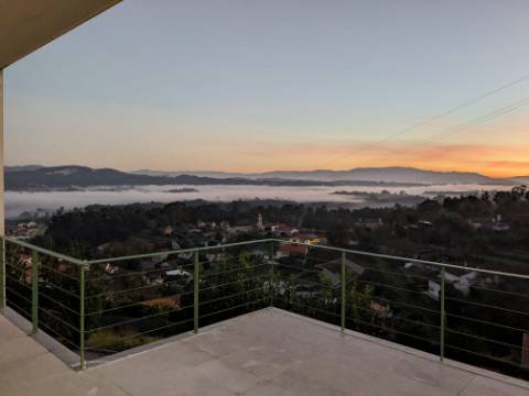 Moradia Moderna Hilltop com Vistas Panorâmicas