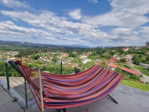 Moradia Moderna Hilltop com Vistas Panorâmicas