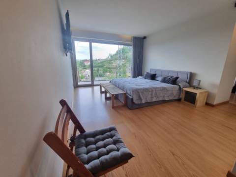 Moradia Moderna Hilltop com Vistas Panorâmicas