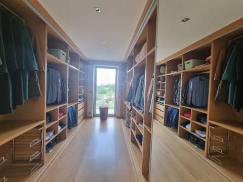 Moradia Moderna Hilltop com Vistas Panorâmicas